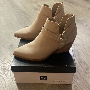 NWT! dv Dolce Vita Kaylie Dune Heeled Ankle Boot